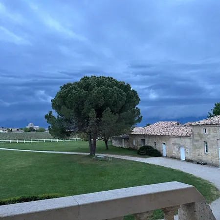 Chateau Des Arras בית הארחה